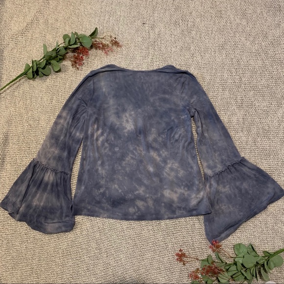 American Eagle Tie Dye Soft & Sexy Bell Sleeve Top - Picture 5 of 9
